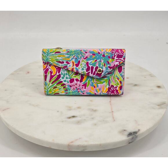 Lilly Pulitzer Fairycore It\'s Always Sunny Somewhere Collapsible Sunglass Case